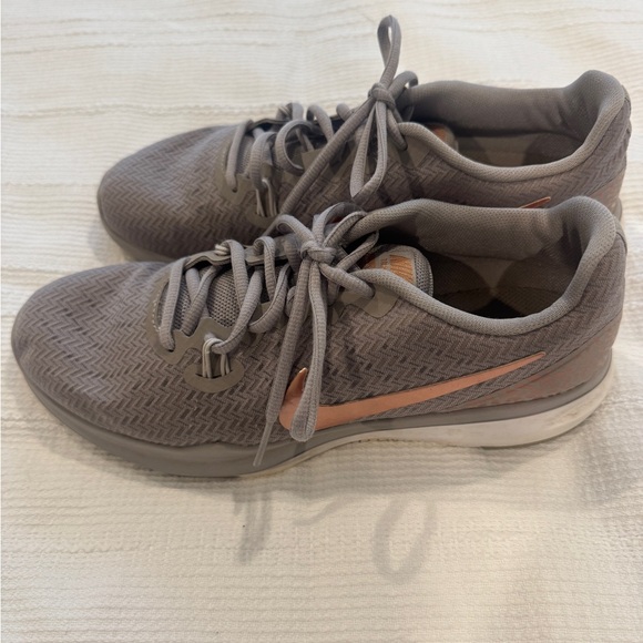 Nike trainer sneakers leopard and metallic accent - Picture 7 of 7